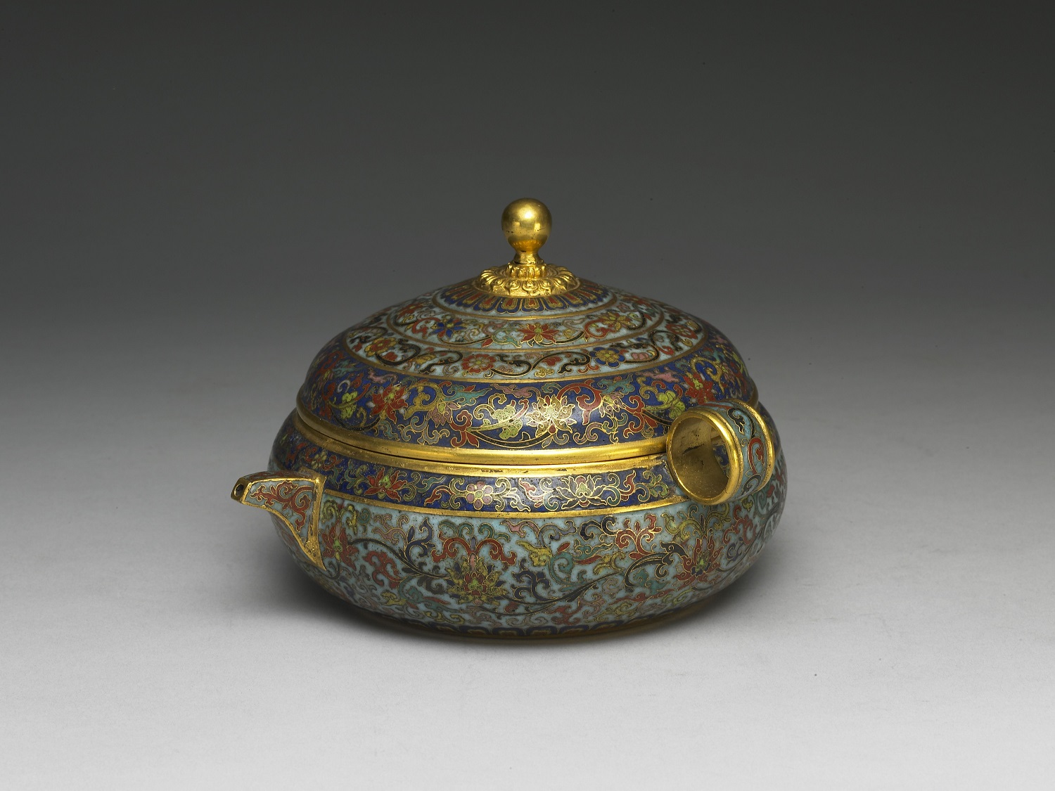 Cloisonné enamel yao vessel with lotus design