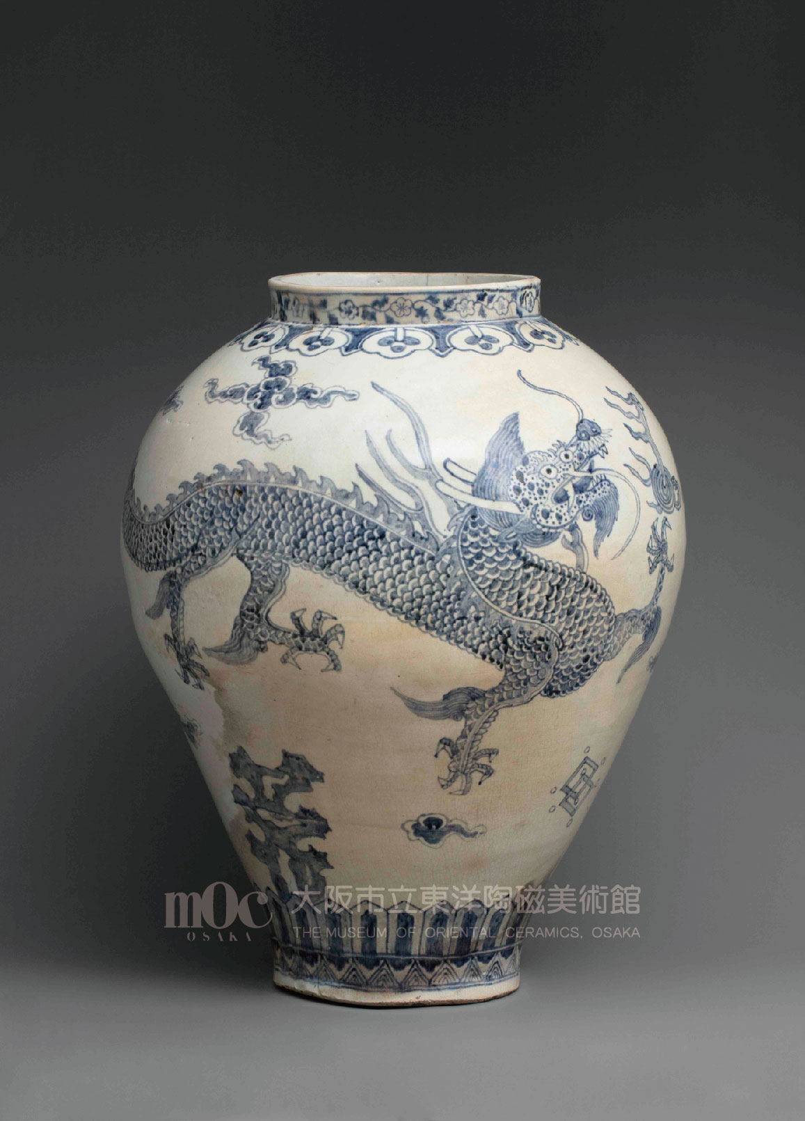 Blue-and-white jar with dragon design