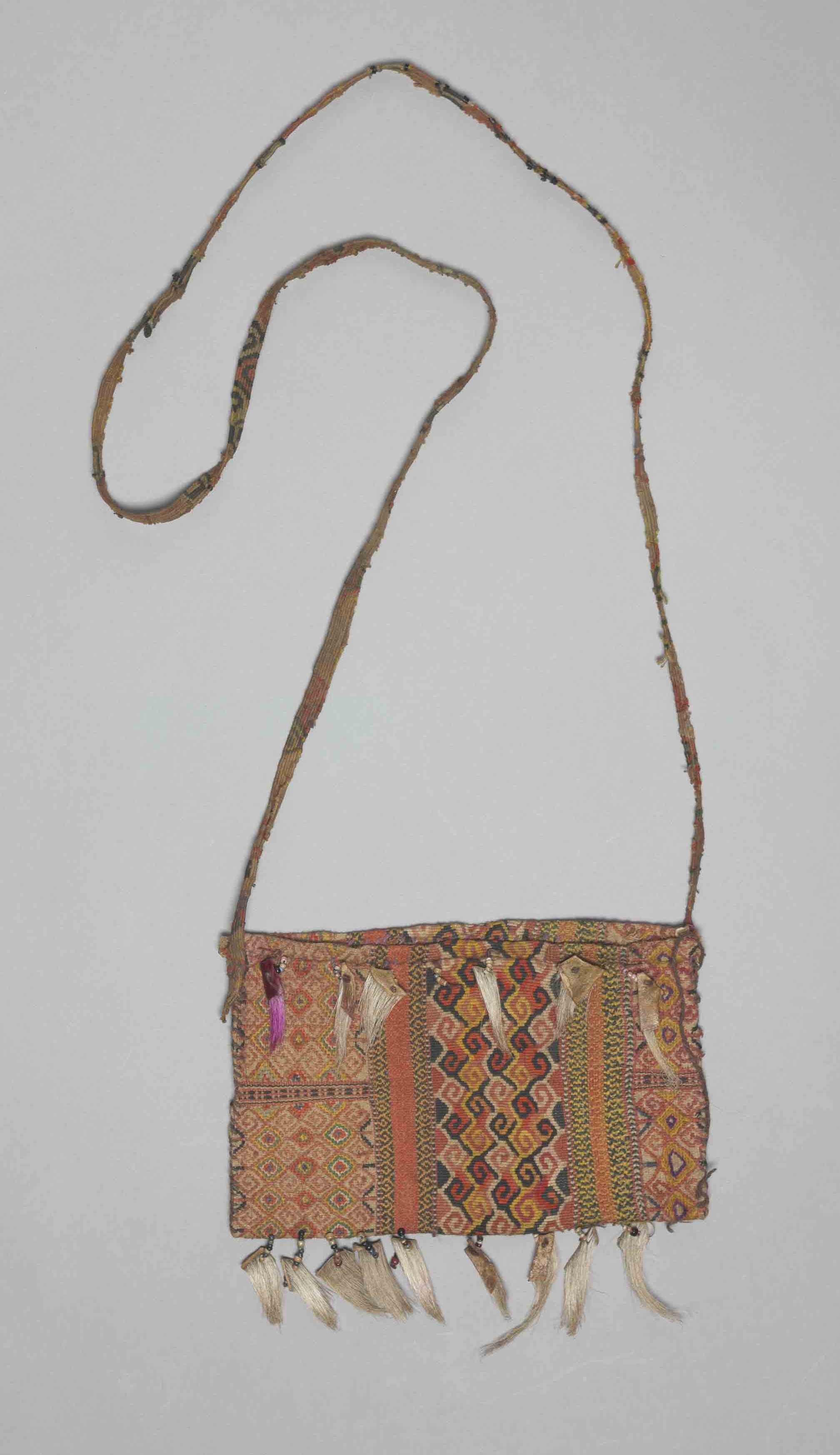 Betel nut bag (Aluk) with geometric pattern 