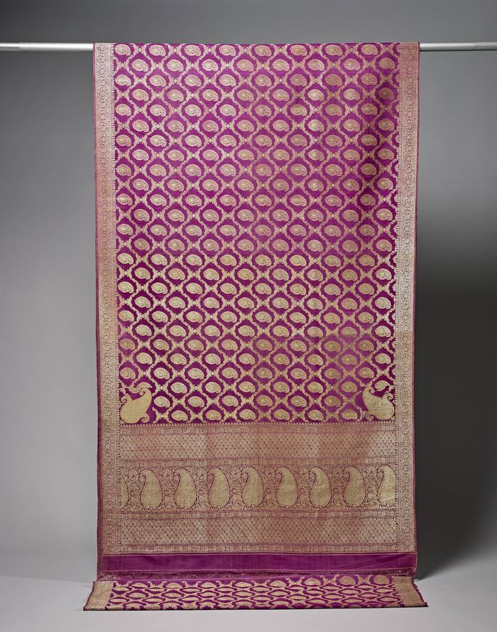 Sari with paisley pattern