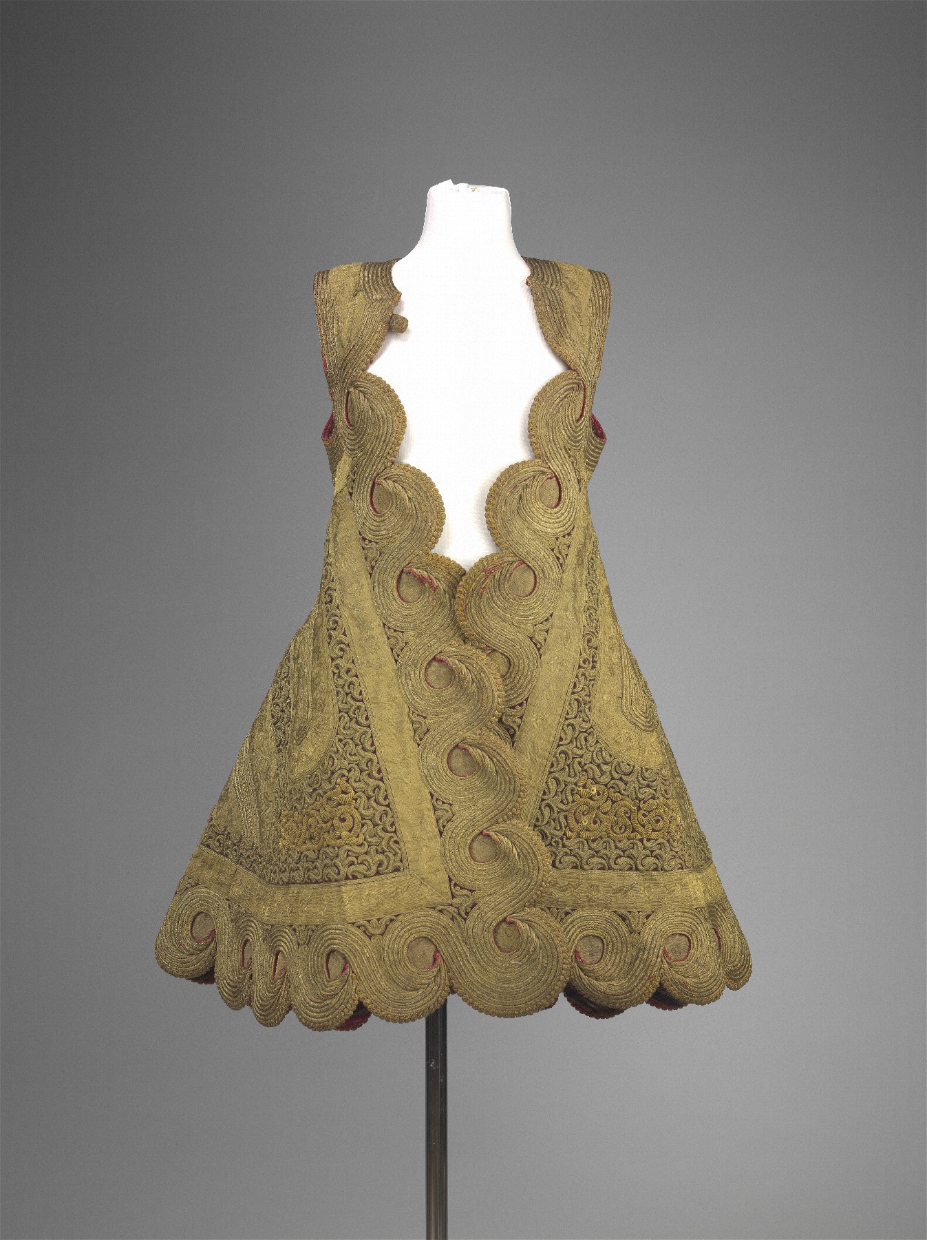 Woman’s sleeveless robe (pirpiri)