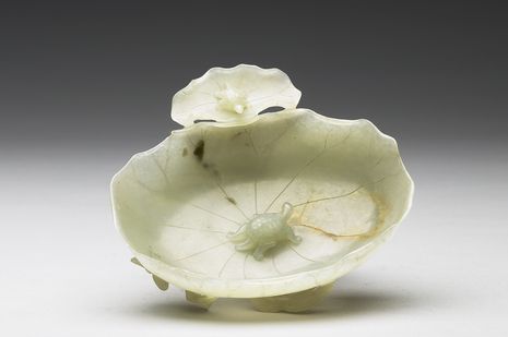 Lotus leaf-shaped jade washer with turtle decoration