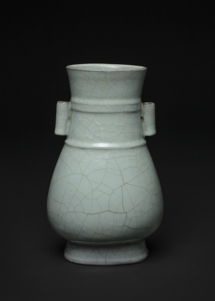 官窯 青瓷弦紋貫耳壺