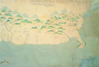 Photo: 清乾隆臺灣地圖(局部)，山脈以東、地圖上方空白處，依序書寫多處原住民聚落名稱，說明繪者對於「山之後」的部落分布已有相當認識。 