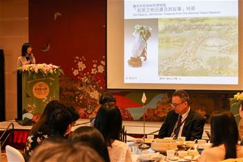 Photo: 故宮余佩瑾副院長介紹將於今年9月於捷克國家博物館推出的「故宮文物百選及其故事」
