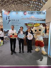 Photo: 故宮徐孝德主任秘書(左三)、南院處彭子程處長(左二)歡迎南部鄉親親臨故宮南院