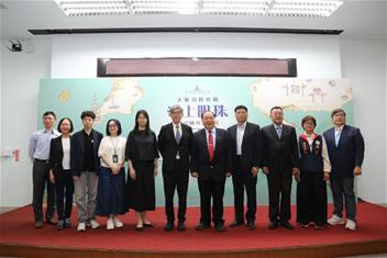 Photo: 「故宮國寶聚澎湖」開箱記者會，故宮黃永泰副院長(左6)、澎湖縣陳光復縣長(右5)、故宮策展團隊及貴賓親臨現場，歡迎故宮國寶遊澎湖，為澎湖花火節增添文化亮點。