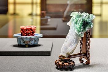 Photo: The NPM’s star treasure, the Jadeite Cabbage (翠玉白菜), is about to depart for the Czech Republic and is on view at the Northern Branch until August 3