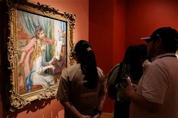 Photo: 故宮邀鄰里共賞美國大都會博物館名作展，圖為雷諾瓦《彈鋼琴的兩位少女》。