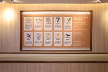 Photo: 《今牌人生─記憶的多重宇宙》微型展，以故宮與北榮攜手推出的《今牌人生認知牌卡》為核心，展現藝術療癒人心的力量。