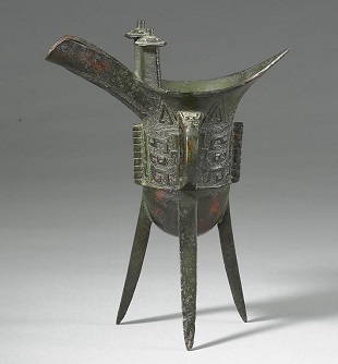 <em>Jue</em>&nbsp; wine vessel with animal mask pattern