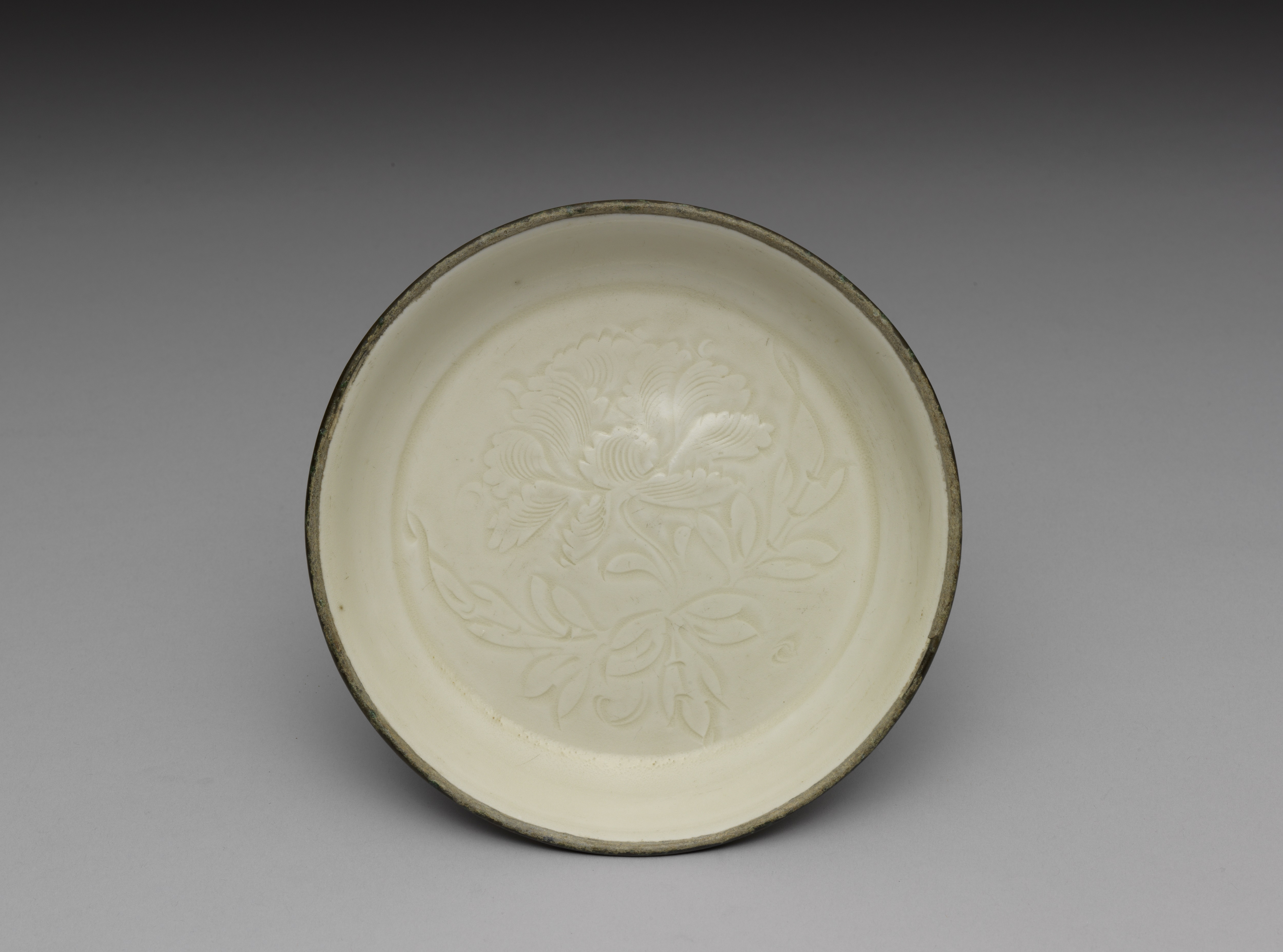 White Porcelain Dish with Incised Peony Pattern
