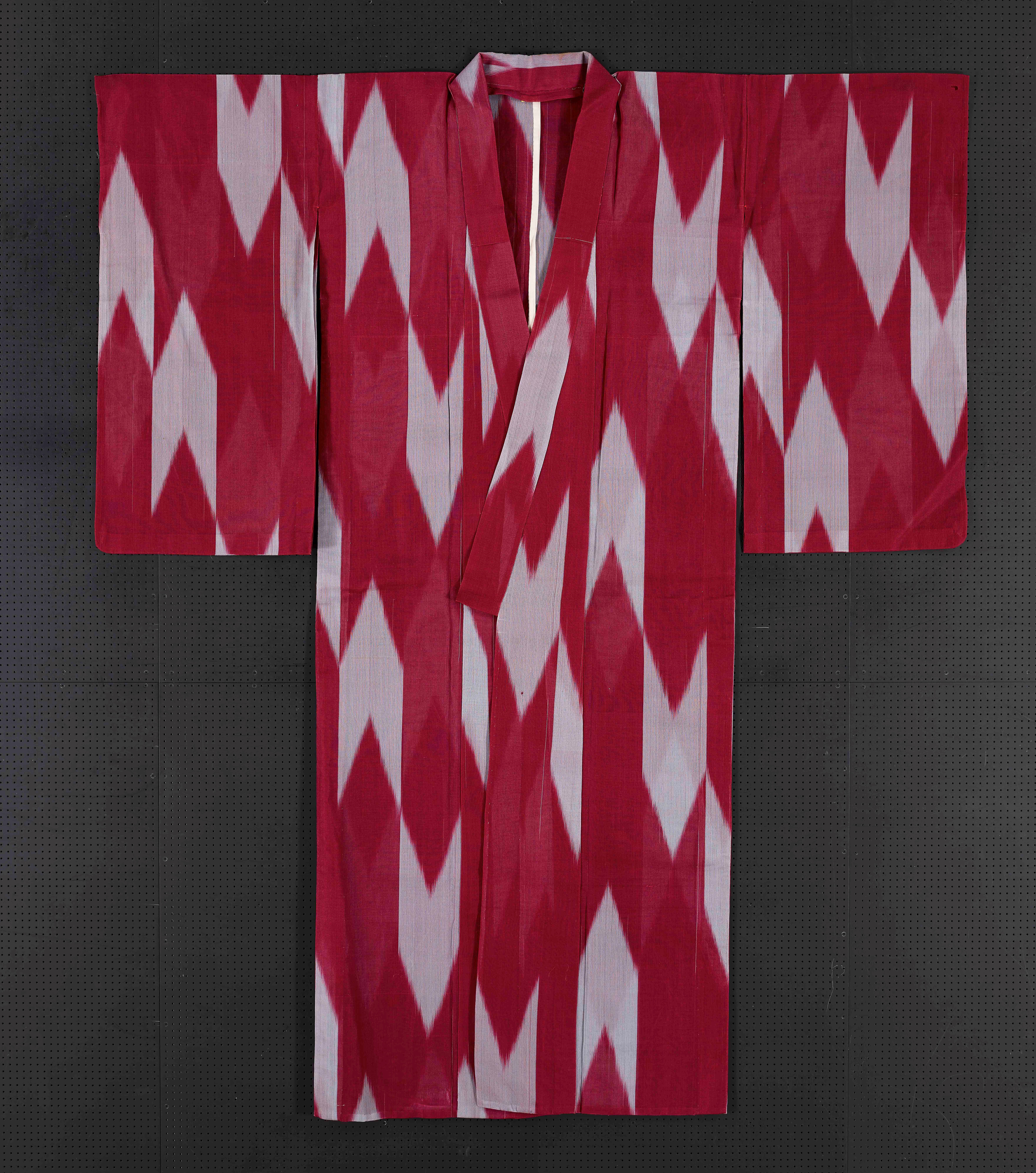 Red meisen kimono with arrow-feather motif
