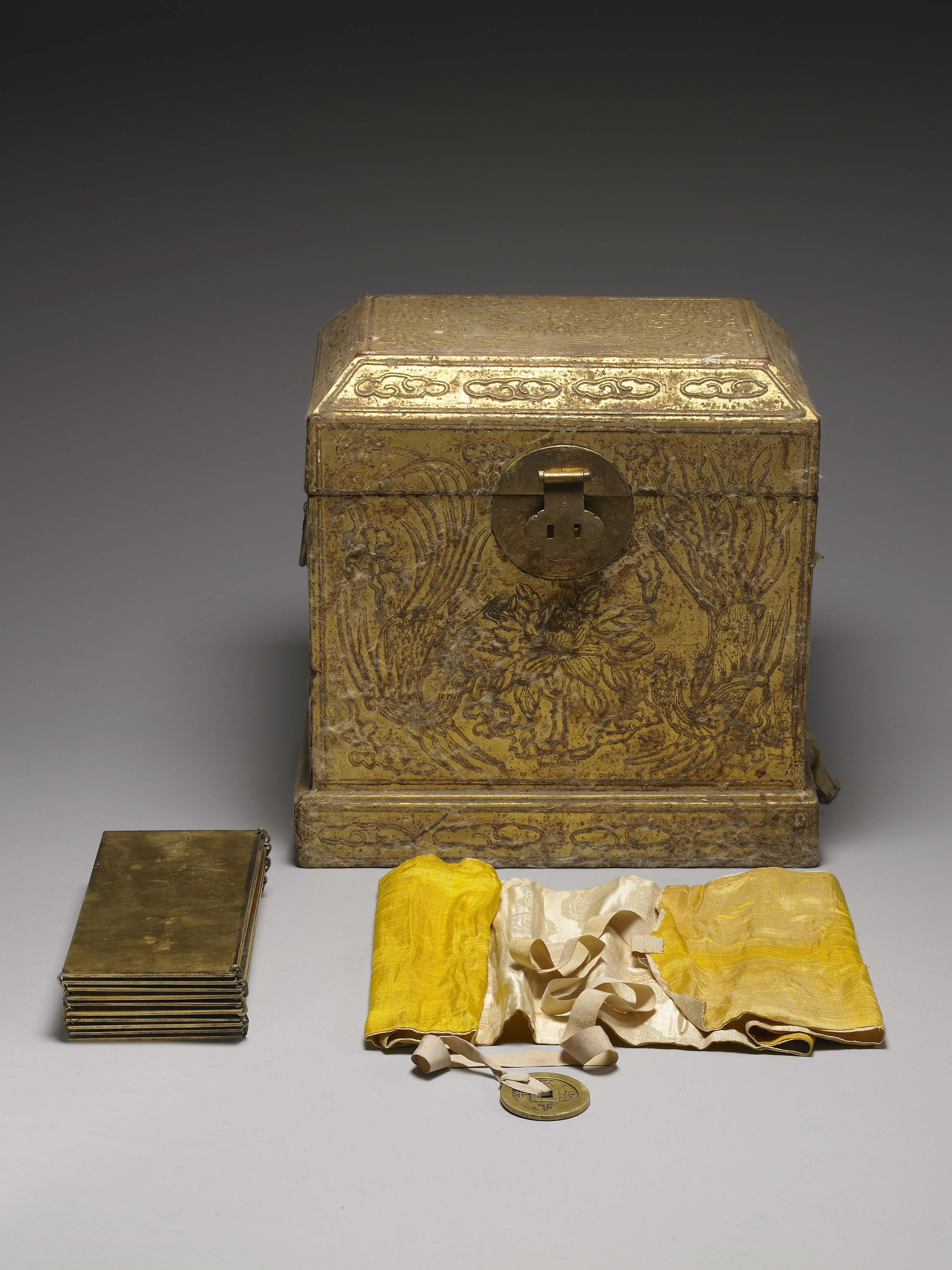 Golden Investiture Book of Dowager Imperial Noble Consort Ronghui
