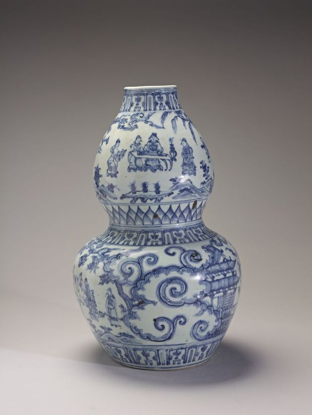 Gourd-shaped vase with eighteen scholars in underglaze blue