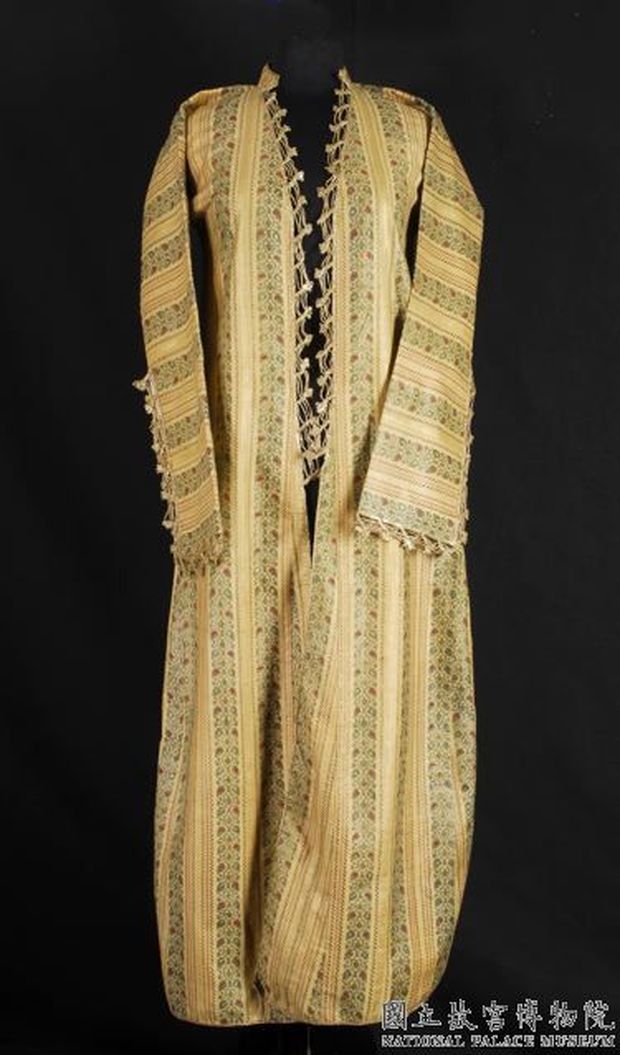 Woman' s robe (üçetek entari)