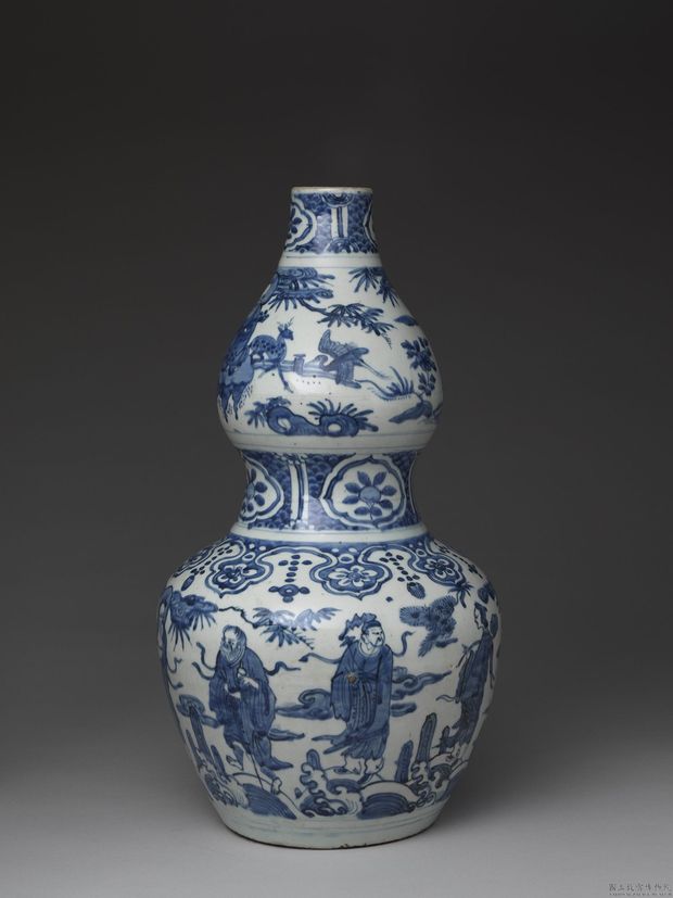 Gourd-shaped vase with "Eight immortals offering longevity" motif in underglaze blue