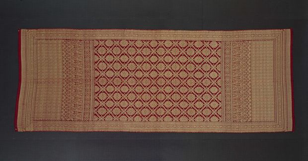 Brocaded shoulder cloth with floral and geometric pattern