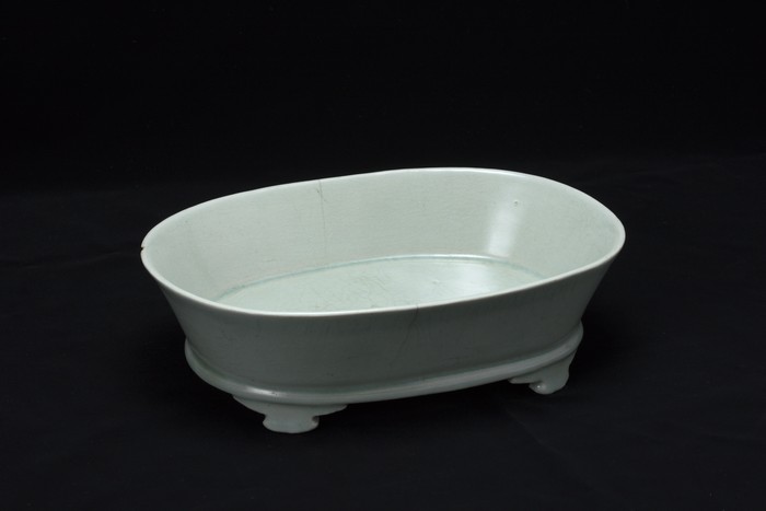 Narcissus basin with celadon glaze, Ru ware
