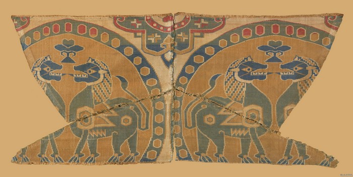 Silk brocade with lions in pearl roundels